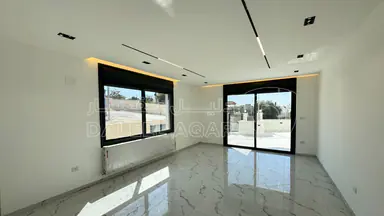 شقة في  قرب جامعة البتراء- طريق المطار (طريق&nbsp;الخدمات) - 120,000 دأ - صورة NaN